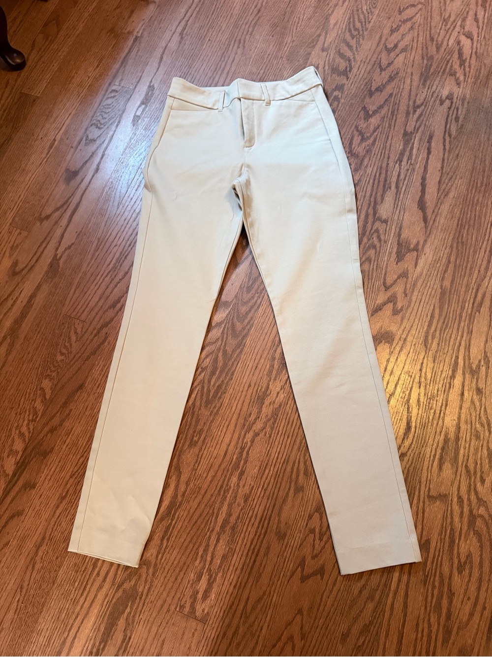 Old Navy Women’s Slim Chinos in light khaki NWOT